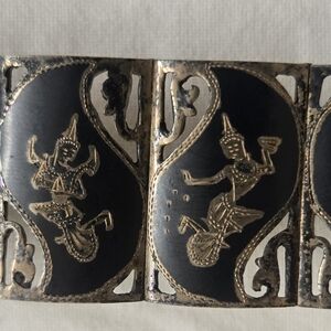 Elegant Black and Gold Bracelet